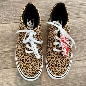 NWB Vans Cheetah Doheny Sneaker
